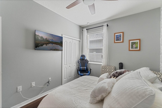 bedroom with hardwood / wood-style flooring, ceiling fan, and a closet