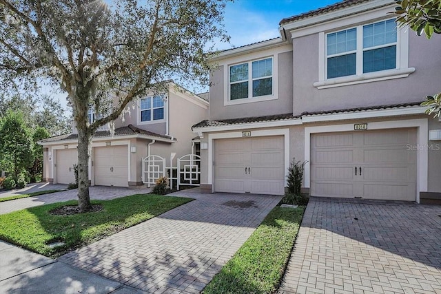 view of front of property featuring a garage