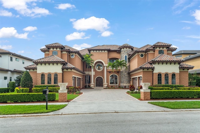 view of mediterranean / spanish-style house