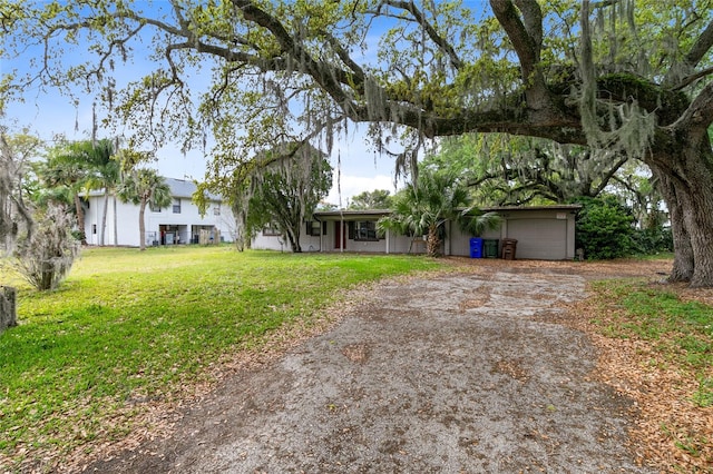 view of front of home featuring a front yard