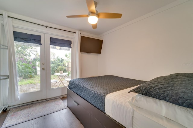 bedroom with access to outside, crown molding, light hardwood / wood-style floors, and ceiling fan