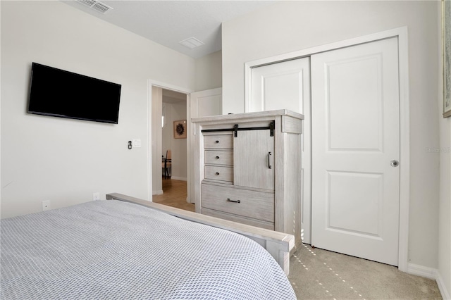 bedroom with a closet