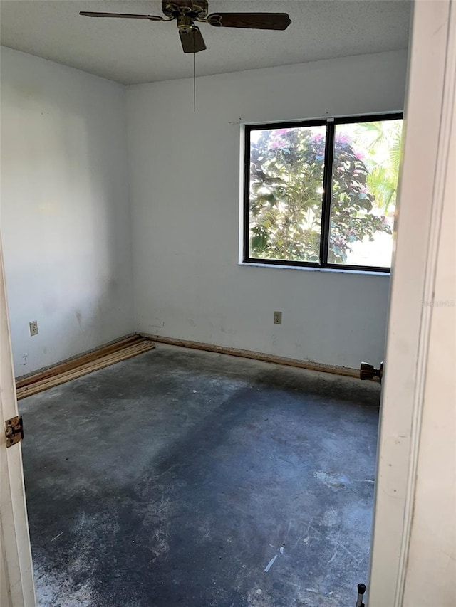 unfurnished room with a textured ceiling and ceiling fan