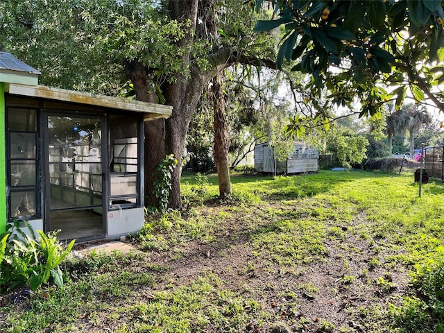 view of yard with an outdoor structure