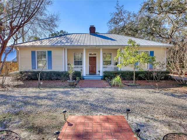 ranch-style house featuring covered porch