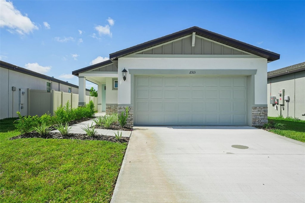 view of front facade featuring a garage and a front yard