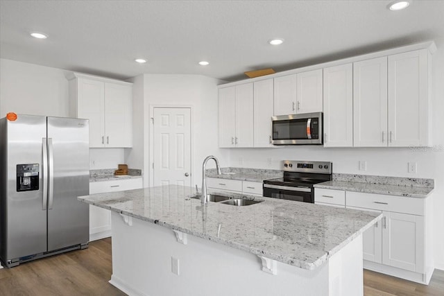 kitchen featuring sink, white cabinetry, a kitchen breakfast bar, an island with sink, and stainless steel appliances