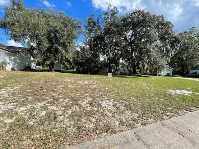 Listing photo 2 for Hemingway Ct, Deland FL 32720