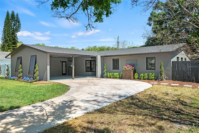 single story home with a front yard