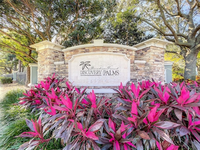 view of community / neighborhood sign