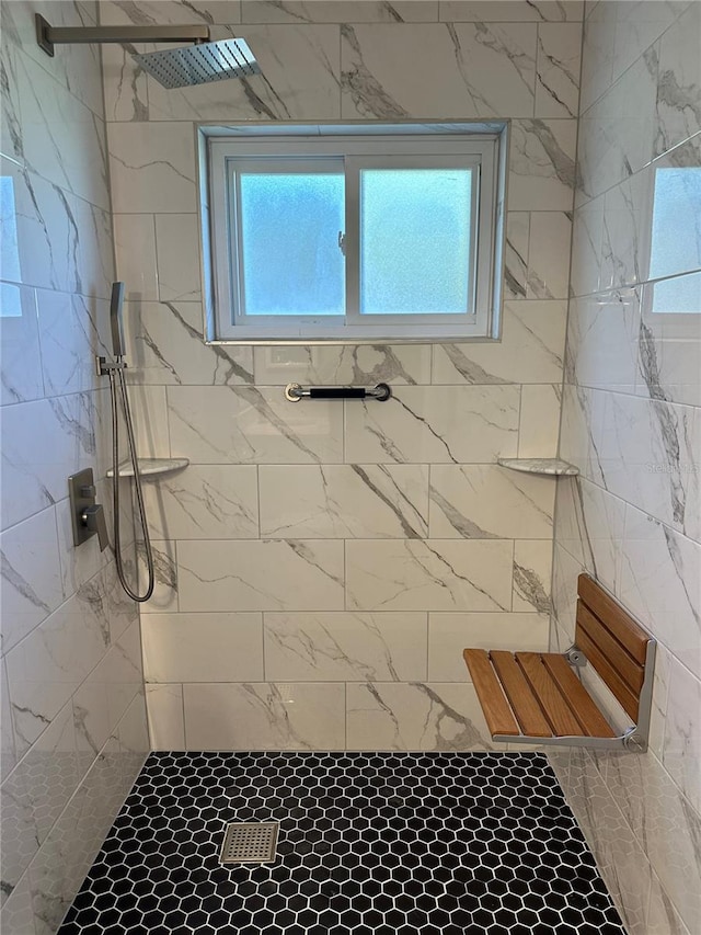 bathroom featuring a tile shower