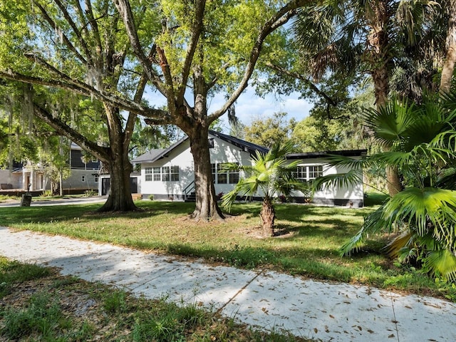 view of front of house with a front yard