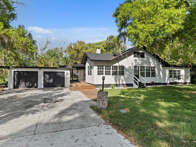 view of front of property featuring a front yard