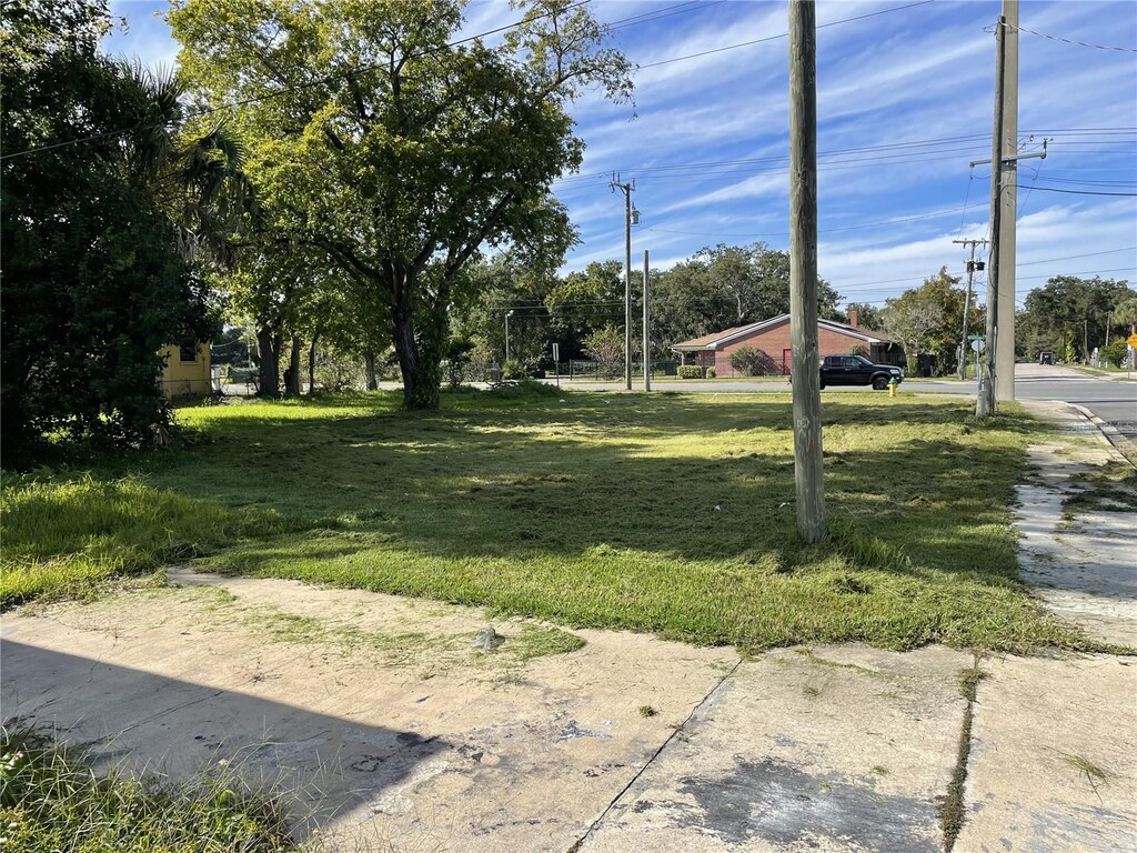 821 George W Engram Blvd, Daytona Beach, FL 32114