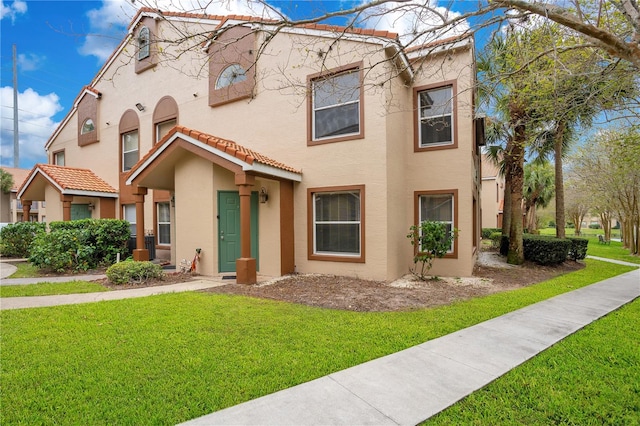 view of front of house featuring a front yard