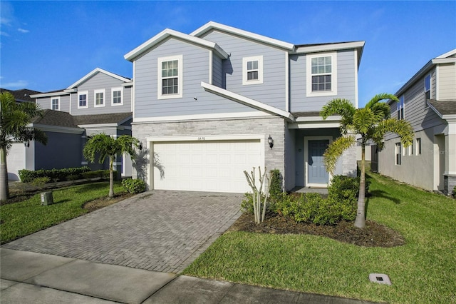 view of front facade featuring a front yard and a garage