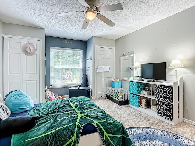 bedroom featuring light colored carpet, ceiling fan, and a textured ceiling