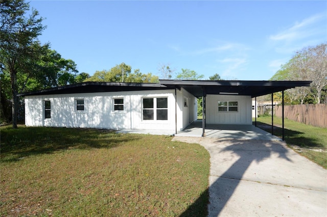 view of front of home with a carport and a front lawn