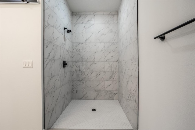 bathroom featuring a tile shower