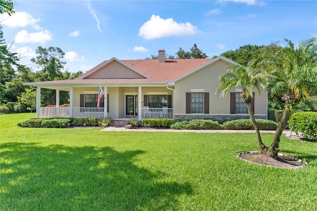 view of front of home featuring a porch and a front lawn