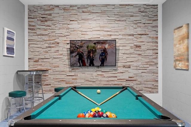 playroom featuring pool table