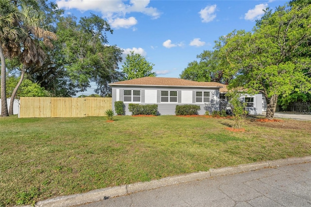 single story home with a front lawn