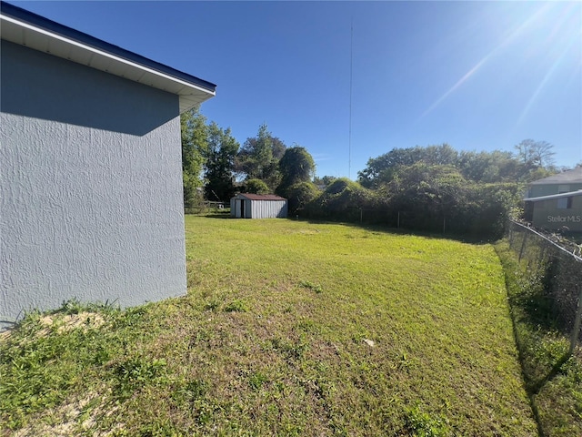 view of yard with a storage shed