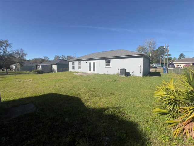 rear view of house featuring a yard