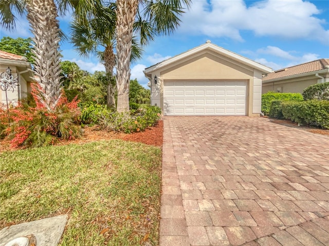 view of front of home featuring a front yard and a garage