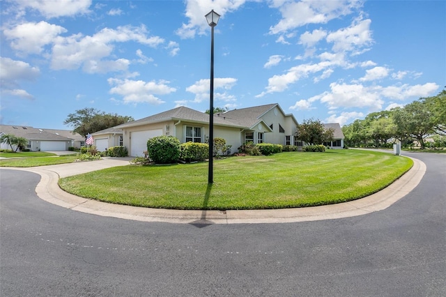 view of front of property featuring a front lawn and a garage