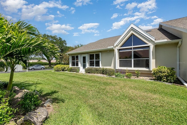 view of front of house with a front lawn