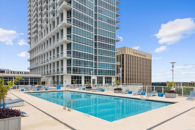 view of swimming pool