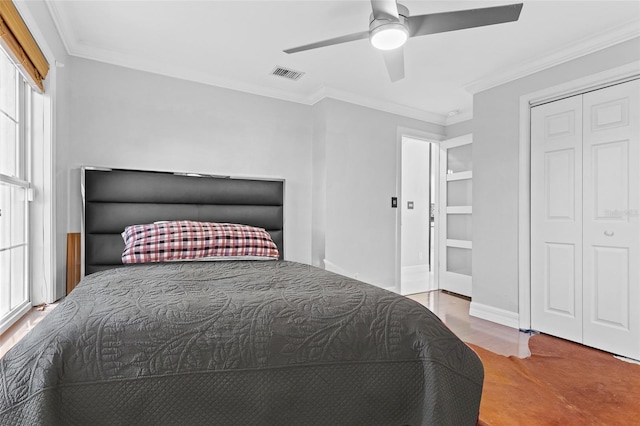 bedroom with multiple windows, ornamental molding, a closet, and ceiling fan