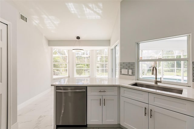 kitchen with sink, plenty of natural light, hanging light fixtures, and dishwasher