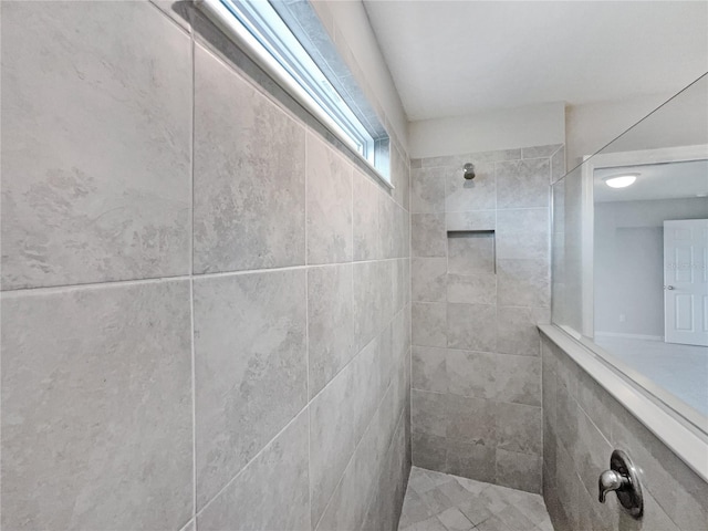 bathroom featuring tiled shower