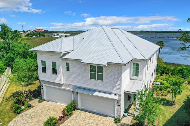 view of front of house featuring a garage