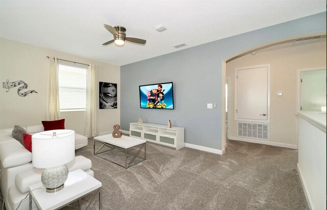 carpeted living room featuring ceiling fan