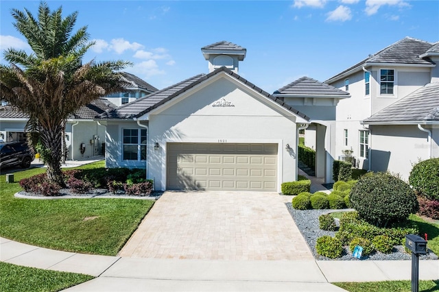 view of front of house featuring a front yard