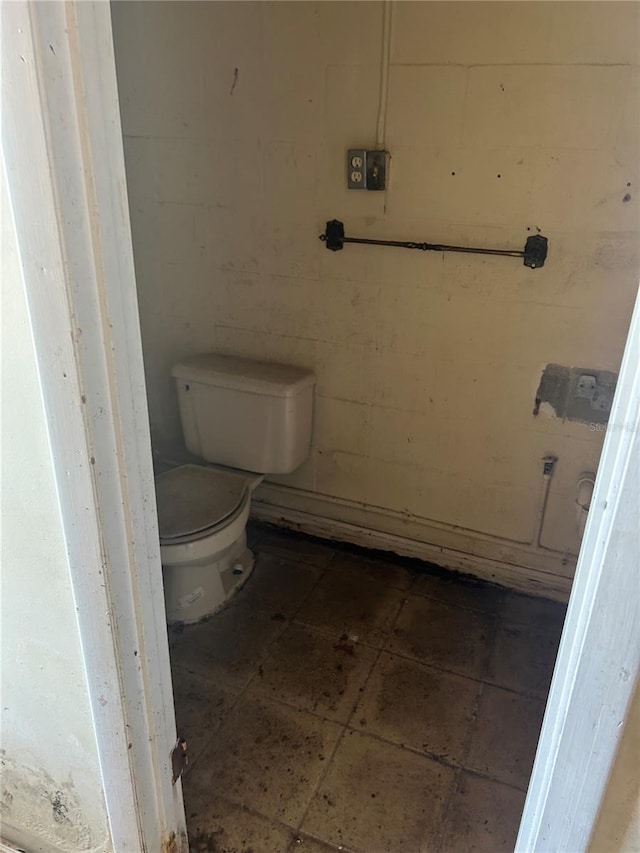 bathroom featuring toilet