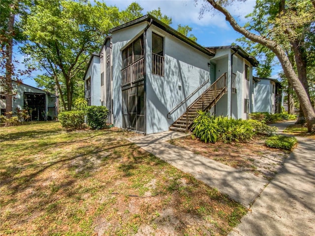 exterior space featuring a lawn