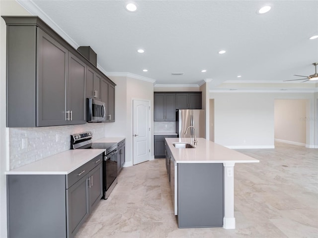 kitchen featuring a kitchen island with sink, tasteful backsplash, stainless steel appliances, and ceiling fan