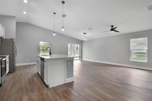 kitchen featuring pendant lighting, a kitchen island with sink, dark wood-type flooring, sink, and white cabinetry