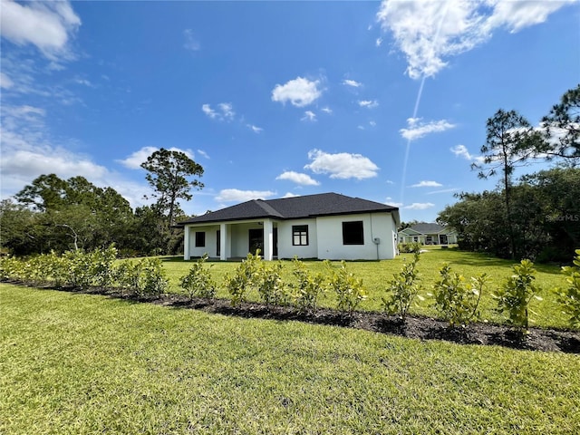 view of front of property with a front yard