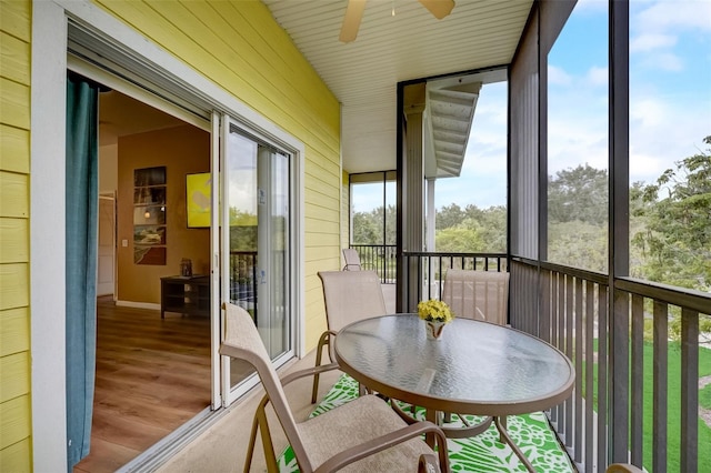 sunroom / solarium with ceiling fan