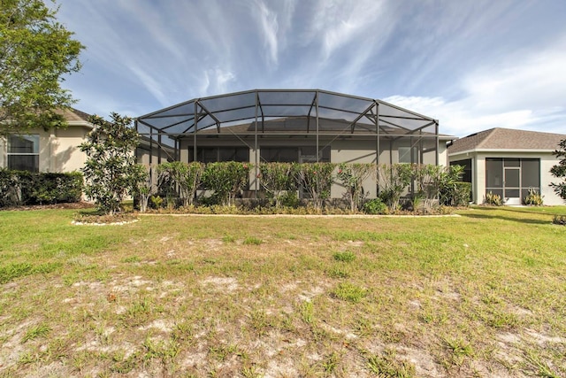 view of yard with a lanai