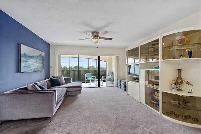 carpeted living room featuring ceiling fan
