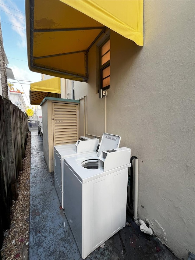 exterior space featuring washing machine and clothes dryer