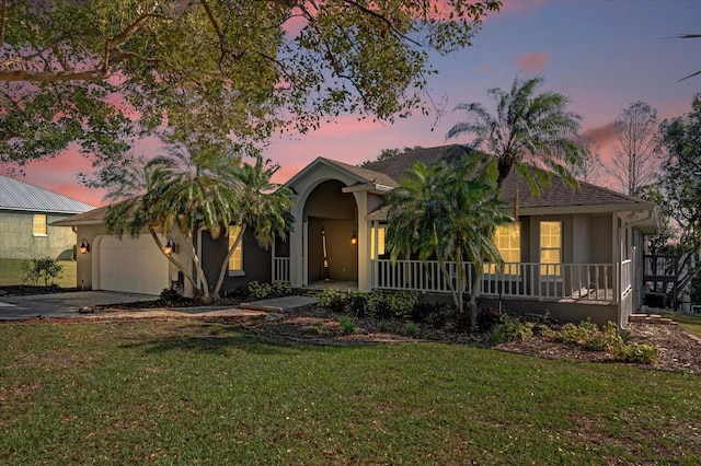 view of front of house featuring a yard and a garage