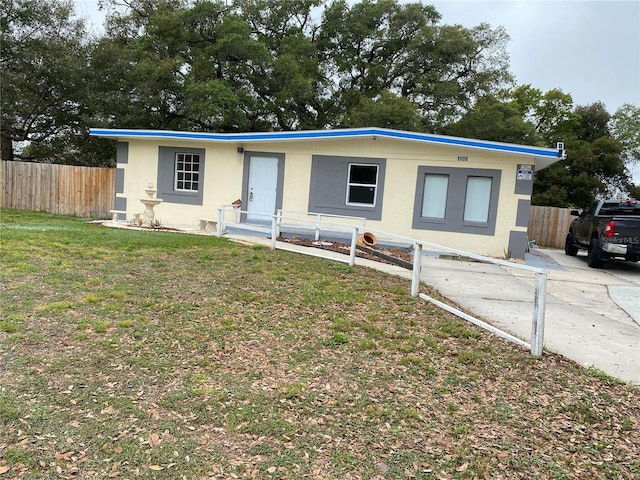 single story home featuring a front lawn