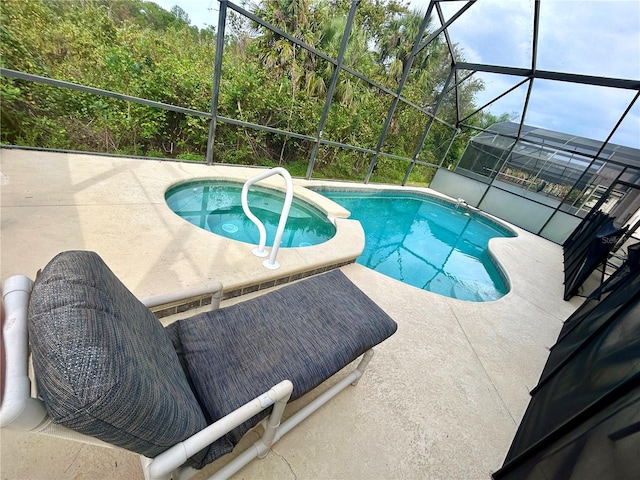 view of swimming pool featuring an in ground hot tub and a patio